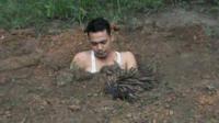 Rebut lahan dari pt IKS, 2 anggota DPRD Kampar gelar aksi kubur diri