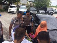 Tim saber pungli tangkap tangan 3 orang pungli di Disdukcapil Pekanbaru, 2 diantaranya pasutri