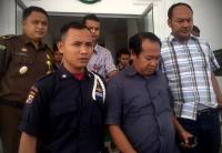 Korupsi Dana Desa, mantan Kades di Rohil nangis saat dibawa ke sel