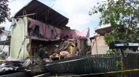 TNI AU Turunkan Eskavator Perbaiki Bangunan Rumah Warga Riau Yang Rusak
