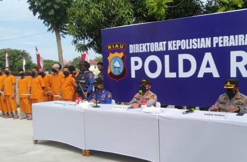 Polair Polda Riau tangkap Kapal bermuatan Kayu Ilegal