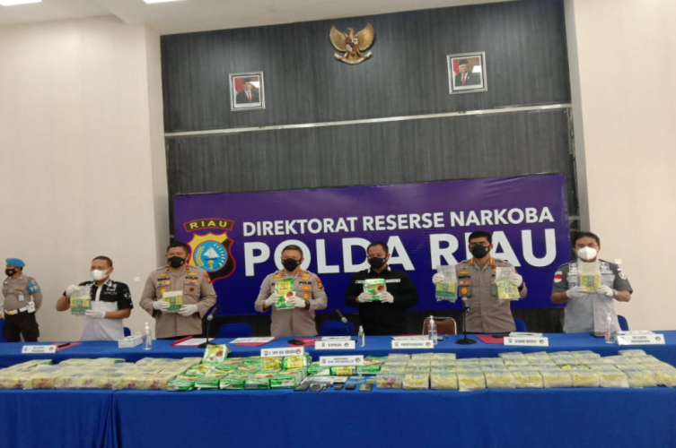 Kakak Adik Ditangkap Jemput 108 Kg Sabu