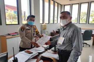 Datangi Polda, Warga Minta Kadesnya Ditangkap