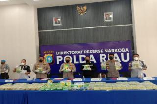 Kakak Adik Ditangkap Jemput 108 Kg Sabu