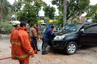Mobil Terbakar, Pengunjung Kantor MPPK Pekanbaru Panik