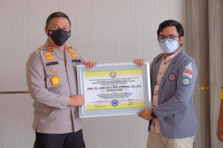 Irjen Agung Terima Dua Penghargaan dari BEM Se-Riau