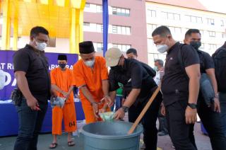 Tersangka Kurir Sabu Ikut Lakukan Pemusnahan Barang Bukti
