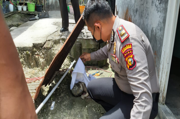 Sempat Dikira Boneka, Ternyata Mayat Bayi