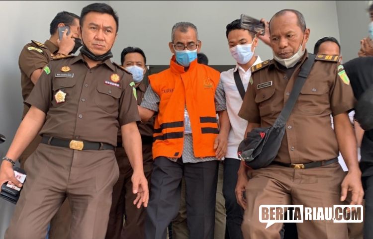 Kejati Riau Tahan Mantan Bupati Kuansing Mursini