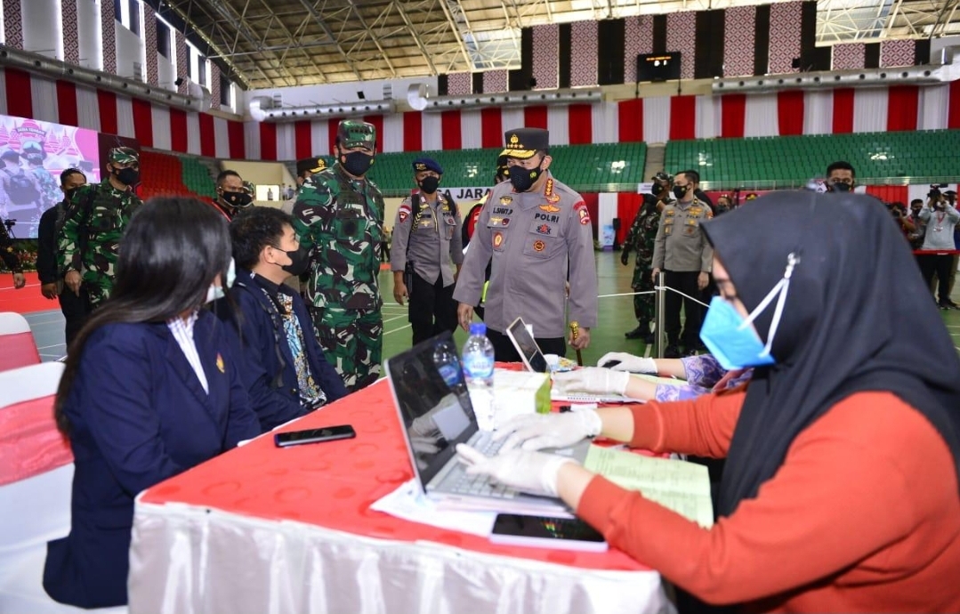 Tinjau Vaksinasi Merdeka Candi, Kapolri: Momentum HUT RI Jadi Upaya Percepat Vaksinasi