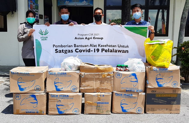 Tekan Penyebaran Covid-19, Asian Agri Salurkan Bantuan APD dan Vitamin untuk Warga Pelalawan