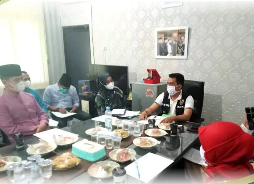 Camat Binawidya Bahas Pengelolaan Sampah Dengan Forum RT/RW
