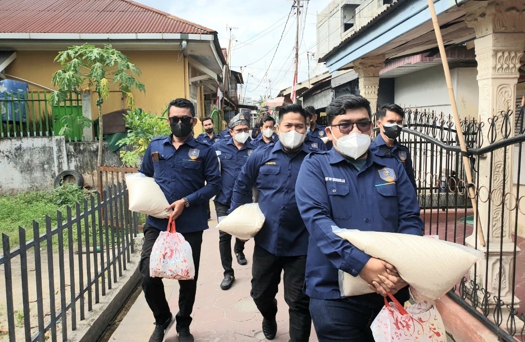 Barisan Muda Riau Gencarkan Berbagi Sembako Door To Door