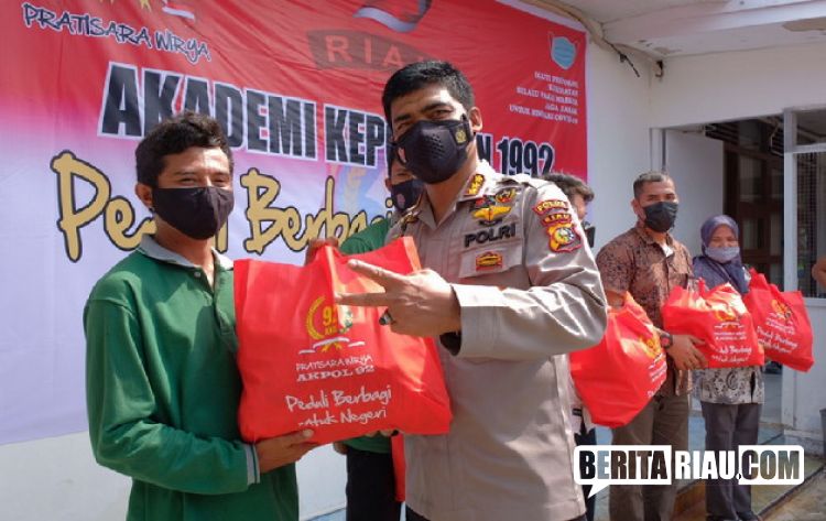 Alumni Akpol 1992 Riau Gelar Bansos, Distribusikan 556 Paket Sembako
