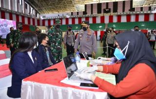 Tinjau Vaksinasi Merdeka Candi, Kapolri: Momentum HUT RI Jadi Upaya Percepat Vaksinasi