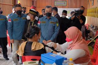 Vaksin Kemerdekaan Polda Riau Layani Masyarakat Suku Sakai