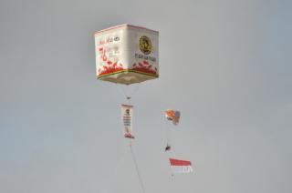 Paramotor Lanud RsN Kibarkan Merah Putih di Langit Pekanbaru