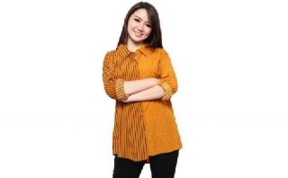 6 Rekomendasi Kemeja Wanita Lengan Panjang yang Modis