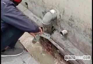 Pabrik Roti di Payung Sekaki Ini Diduga Buang Limbah ke Parit