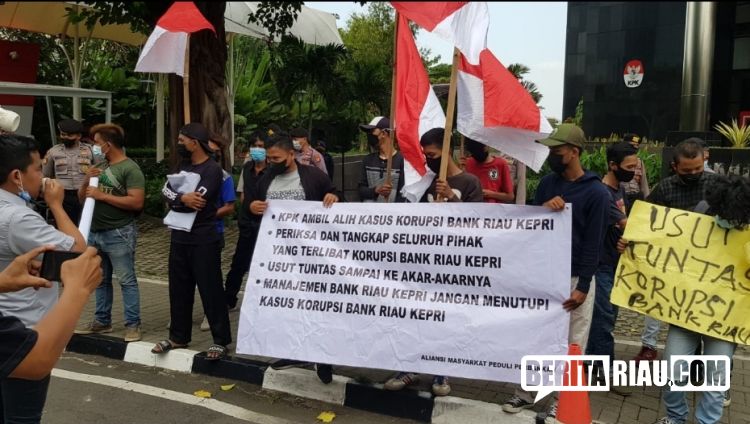 KPK Didesak Tangkap Dirut Bank Riau Kepri Andi Buchari & Puluhan Pimpinan Cabang