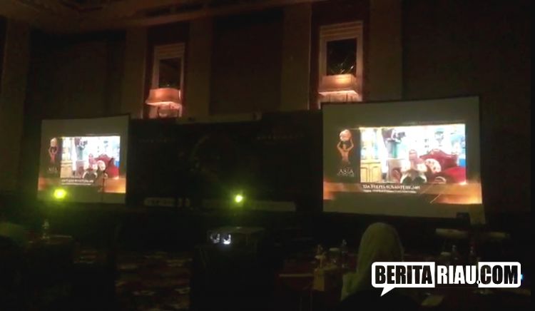 Ida Yulita Susanti Raih Penghargaan Legislator Terbaik 2021