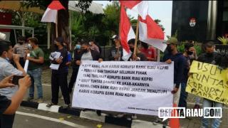 KPK Didesak Tangkap Dirut Bank Riau Kepri Andi Buchari & Puluhan Pimpinan Cabang 