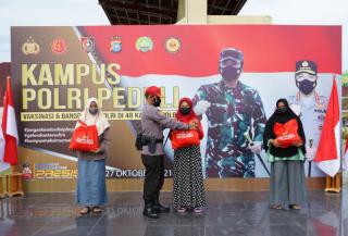 ‘Kampus Polri Peduli’ SPN Polda Riau Vaksinansi Pelajar dan Warga