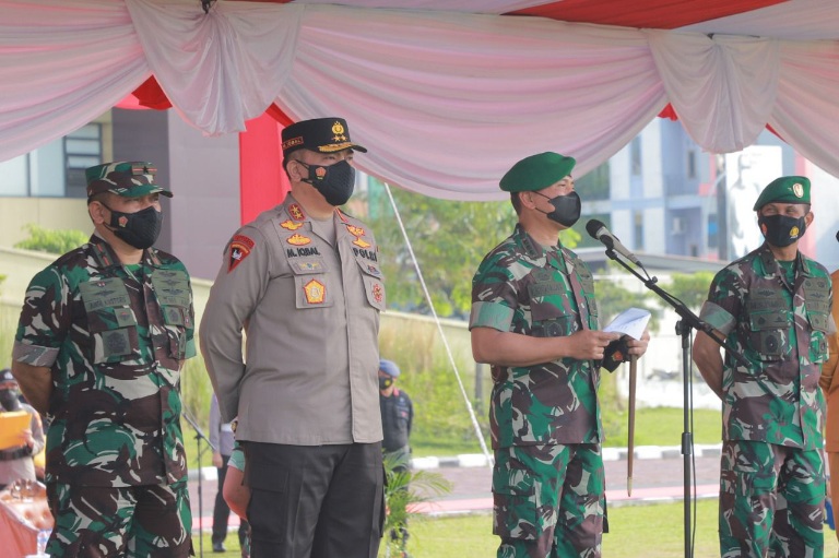 Polda Riau Gelar Apel Kehormatan Sertijab Danrem 031 Wira Bima