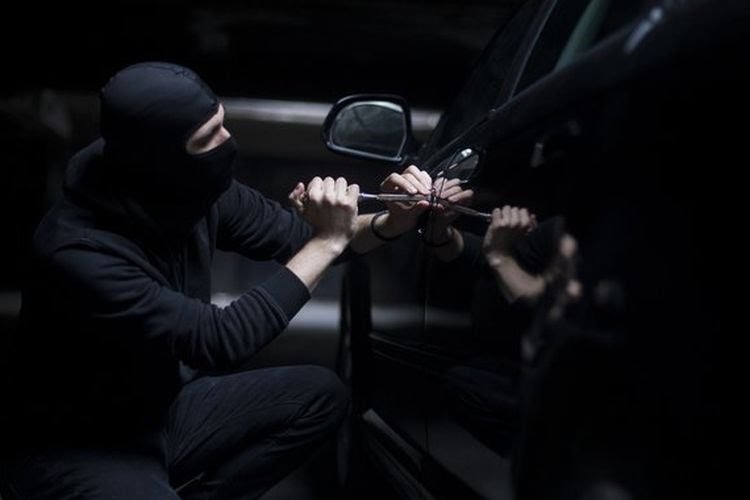 Batrei Aki Lesap Usai Mobil Bermalam di Jalan Yos Sudarso Pekanbaru