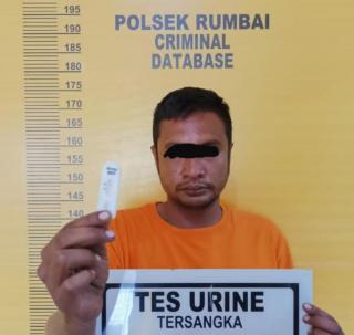 Cemburu Nomor Kontak Mantan Masih Disimpan, Suami di Pekanbaru Tangani Istrinya 