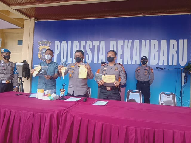 Residivis Kampar Pasangan Suami Istri Curi Motor Buat Beli Sabu-sabu