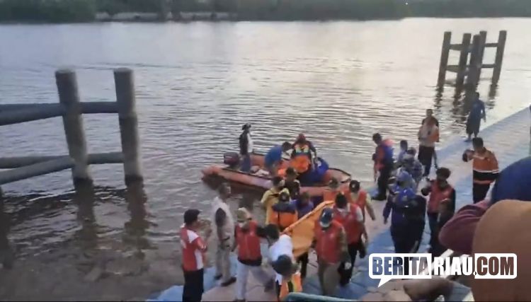 Ditemukan Warga Siak, Jasad Nenek 61 Tahun Dievakuasi Tim SAR