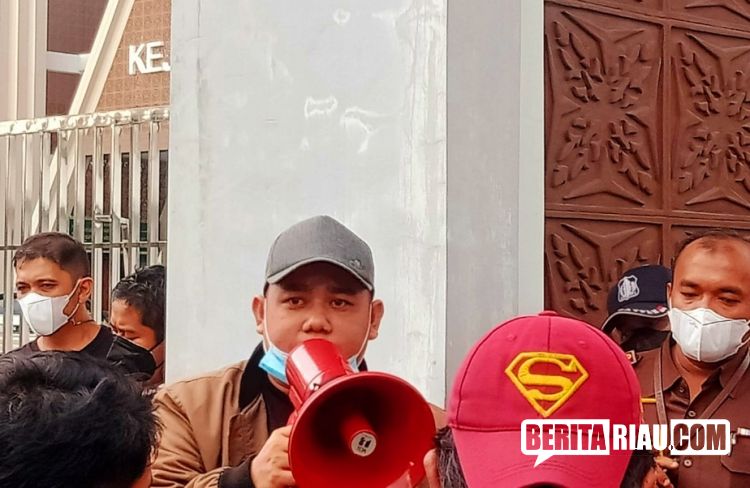 Wow! Demo Korupsi Wako Firdaus Nyasar Menuding Kajati Riau Terima Suap