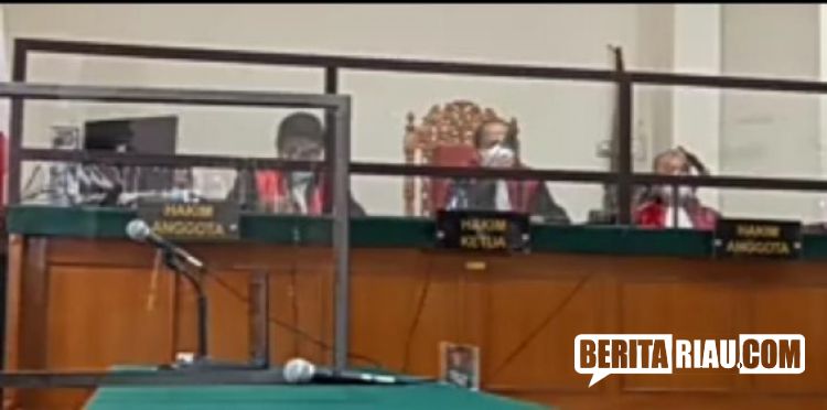 Hakim Bebaskan Dosen UNRI Syafri Harto dari Tuduhan Cabul!