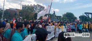 Demo Kelangkaan Minyak Goreng, Kadisperindag Riau Terima Tuntutan Mahasiswa