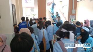 Mahasiswa UNRI Padati Sidang Terdakwa Dekan FISIP UNRI Nonaktif Syafri Harto