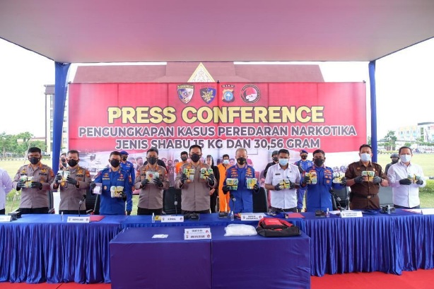 Kapal Polairud Baharkam Polri BKO Polda Riau Gagalkan Pengiriman 15 Kg Sabu