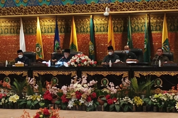 Sidang Paripurna DPRD Riau Bentuk Pansus LKPJ 2021 dan Jawaban Gubri atas Pandangan Fraksi