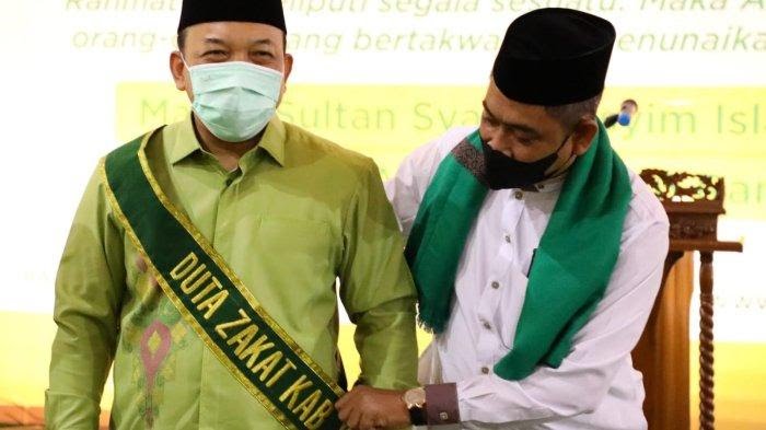 Wakil Bupati Siak Terima Augerah Sebagai Duta Zakat dari BAZNAS
