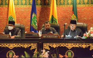 Rapat Paripurna DPRD  Penyampaian LKPJ Gubernur Riau Menerapkan Prokes Dengan Baik
