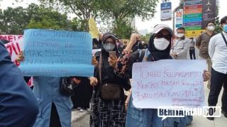 Pelaku Pelecehan di Vonis Bebas, Perempuan se-Riau Demo di Depan Kejati