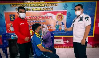 BIN dan Kanwil Kemenkumham Riau Gelar Vaksinasi Bagi Warga Binaan di Inhil dan Rohil