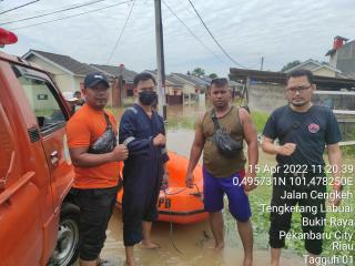 Pekanbaru Dilanda Banjir dan Longsor, BPBD Dirikan Tenda