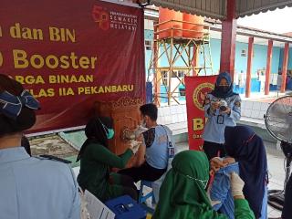 Binda Riau Dan Kanwil KemenkumhamÂ RiauÂ GelarÂ Vaksinasi diÂ Lapas Kelas IIA Pekanbaru