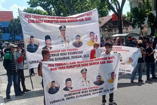 Gubernur Riau dan Pejabat Siak Kembali Diseret Dalam Demo Dugaan Korupsi Bansos