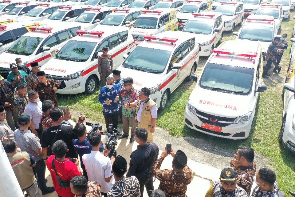 Pecahkan Rekor MURI, Pemkab Kampar Berikan 242 Ambulans untuk Tiap Desa