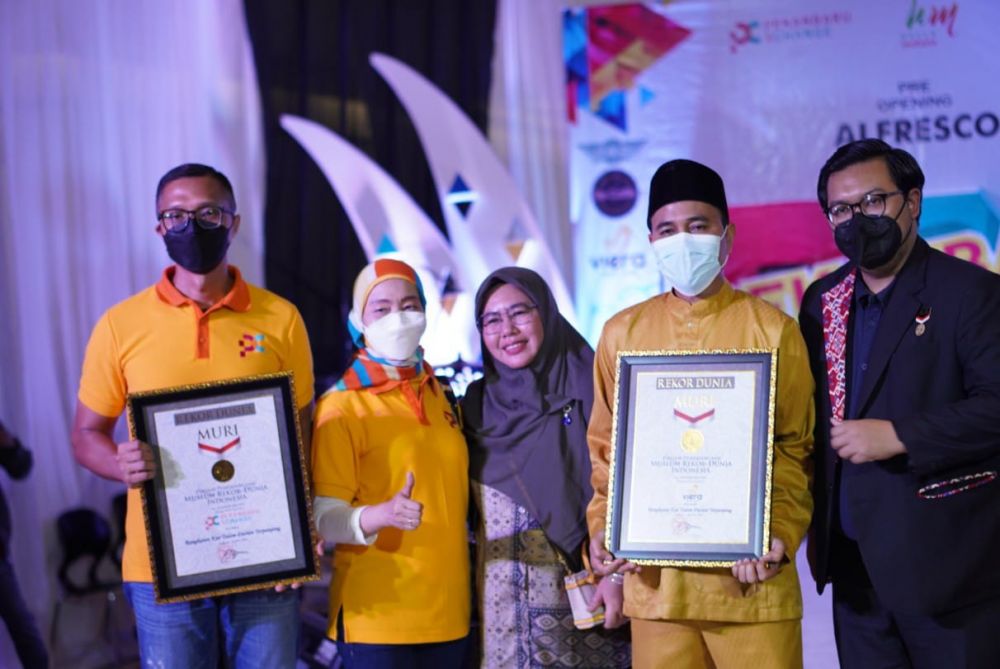 Miliki Panjang 9 Meter, Ketan Talam Durian Viera Oleh-oleh Pecahkan Rekor MURI