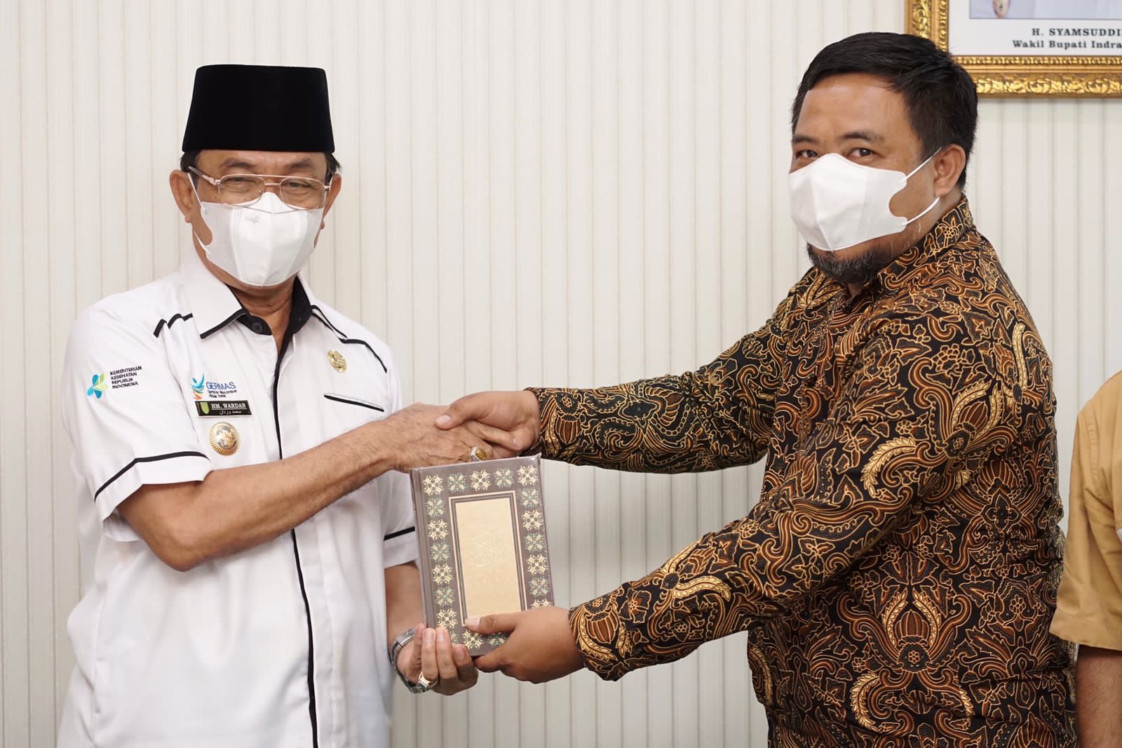 Sinar Mas Group Serahkan Bantuan 1.200 Mushaf Alquran ke Pemkab Inhil