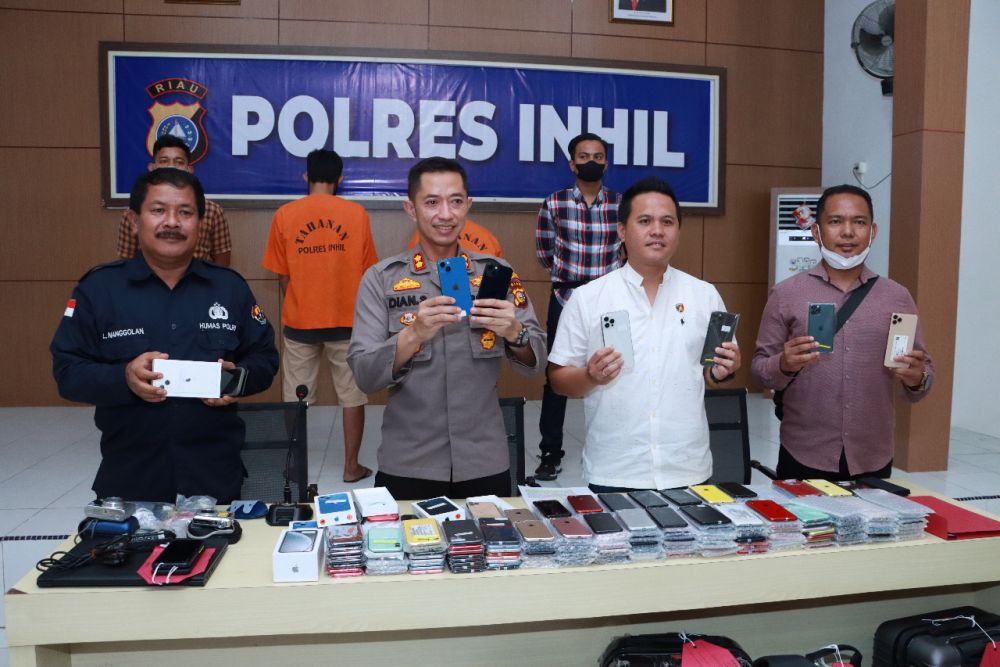 Pasutri Ditangkap, Ratusan Hape Ilegal Asal Singapura Diamankan Polres Inhil