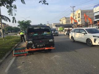 Lawan Arus Lalu Lintas dan Ditabrak Mobil, Pemuda Asal Kuansing Tewas di Tempat